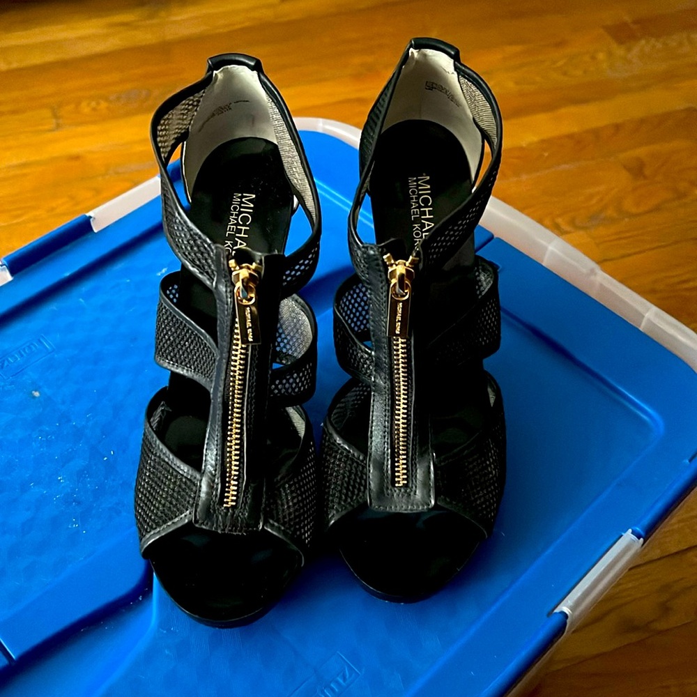 Michael Kore high heels size 10M. Never worn!!